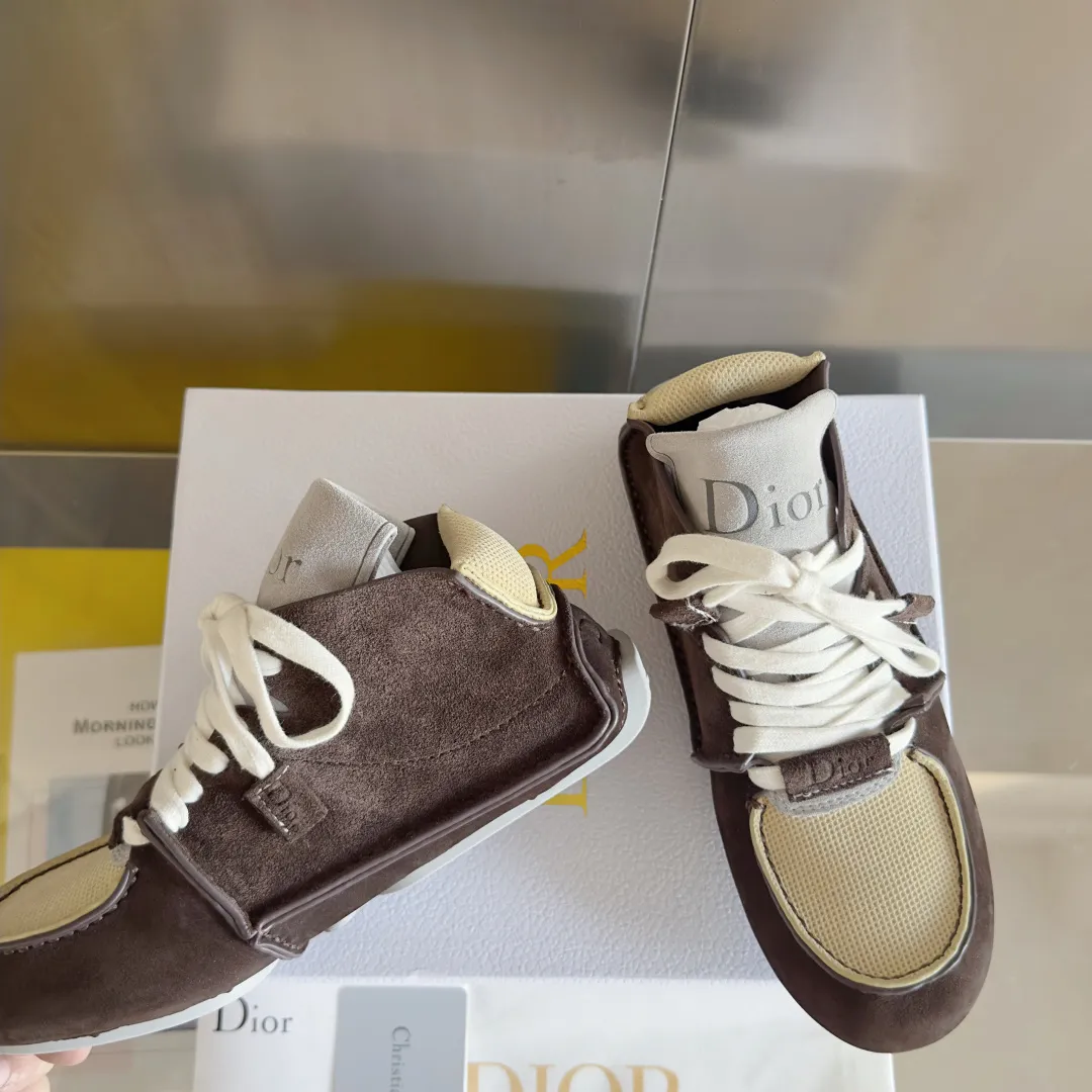 Men's shoes 💰680 Top version: Dior Roadie series catwalk couple style handmade casual sports shoes delivery counter exquisite packaging 🛍📦 ▪️Material: original custom imported first-layer cowhide ▪️Inner lining: original custom leather lining ▪️Sole: original molded anti-slip rubber material ▪️Sole thickness: 2CM ▪️Size: women's 35-40 / Men's 39-45